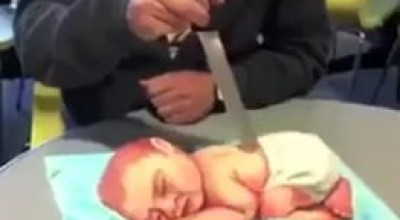 حقيقة كيك على شكل الطفل السوري أيلان كردي