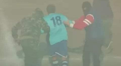 حقيقة اختطاف لاعب من أرضية الملعب في إيطاليا