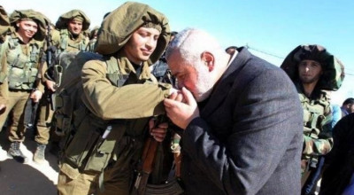 هذه الصورة لهنية مع مقاتل فلسطيني وليس جندي إسرائيلي