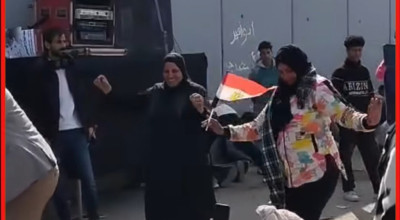 ما حقيقة فيديوهات رقص المصريين أمام معبر رفح مُؤخرًا؟
