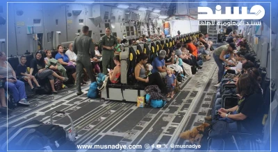 الصورة المتداولة قديمة ولا تعود لمغادرة عائلات دبلوماسيين من القواعد الأمريكية في الشرق الأوسط