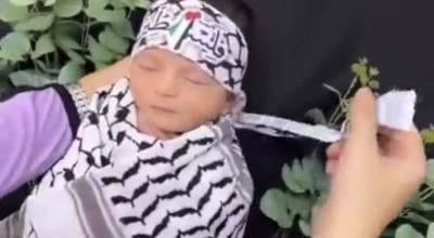 الفيديو لجلسة تصوير مولود جديد وليس لأم فلسطينية تكفّن طفلها