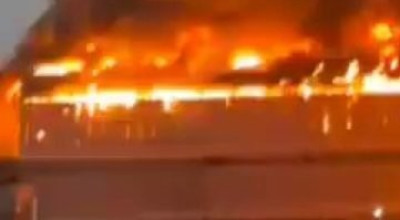 الصورة لحريق مصنع بلاستيك وليست لاستهداف مصافي النفط في حيفا