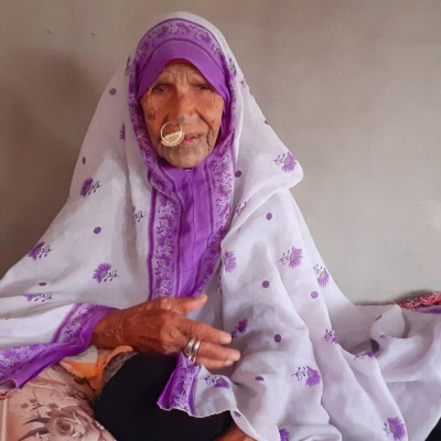 المسنة &#8220;فاطمة خلف الله&#8221; زيتونة عمرها أكبر من عمر الاحتلال