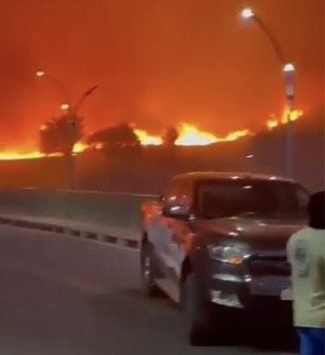 مقاطع الفيديو تعود لحرائق في الأرجنتين في أكتوبر الماضي وليست لصواريخ المقاومة