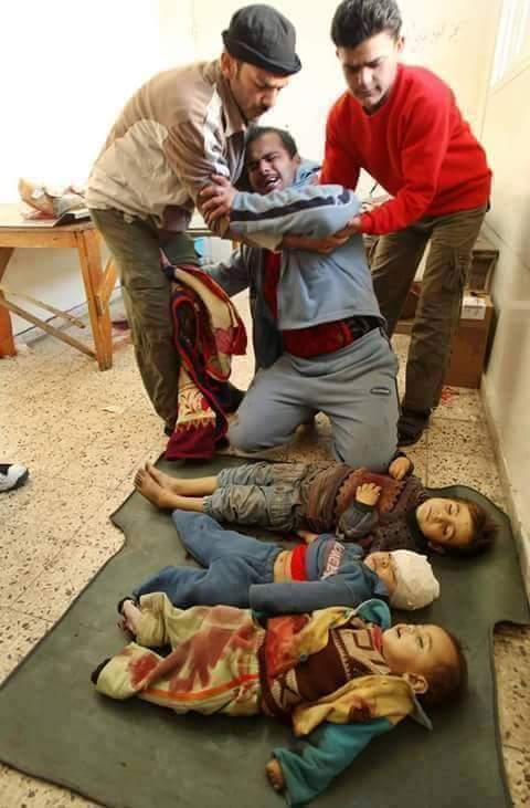 حقيقة صورة لأب فقد 3 من ابنائه في القصف الروسي على سوريا.
