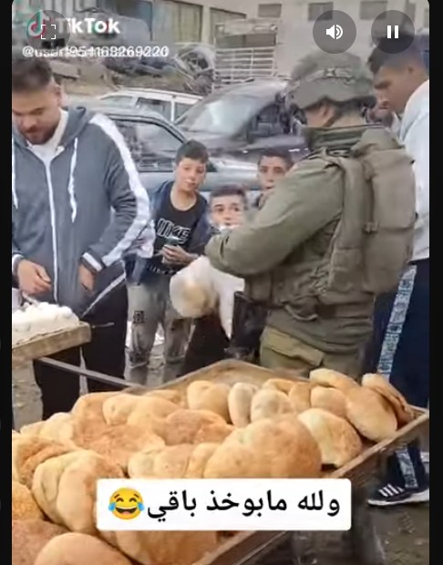 فيديو الجندي الاسرائيلي يشتري الخبز بفلسطين