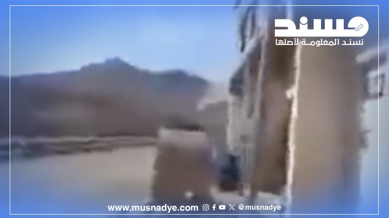 الفيديو المتداول لانفجارات مخازن أسلحة في نقم بسبب قصف أمريكي غير صحيح