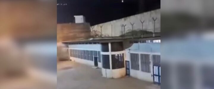 فيديو تكبيرات المعتقلين يتُداول على أنه لتكبيرات الأسرى الفلسطينيين في السجون الإسرائيلية عقب إعلان وقف إطلاق النار في غزة