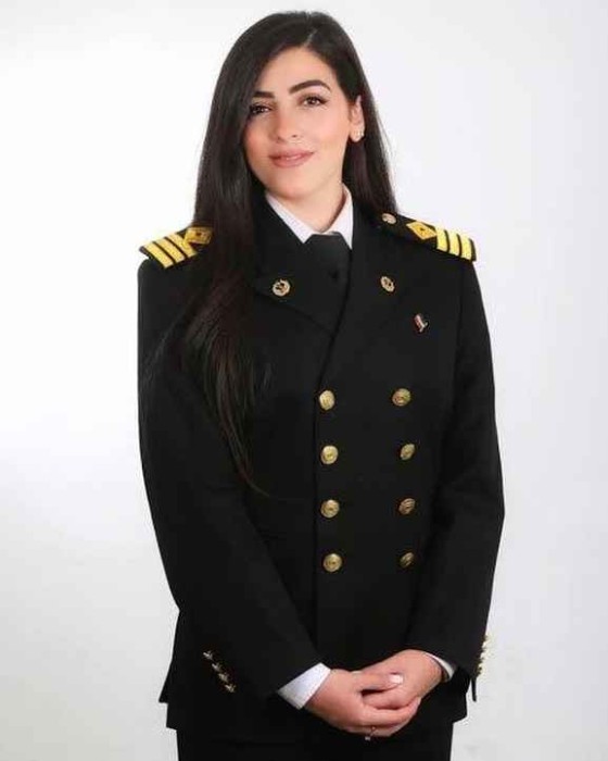 هل حقًا القبطان مروة السلحدار هي المسؤولة عن جنوح السفينة في قناة السويس؟