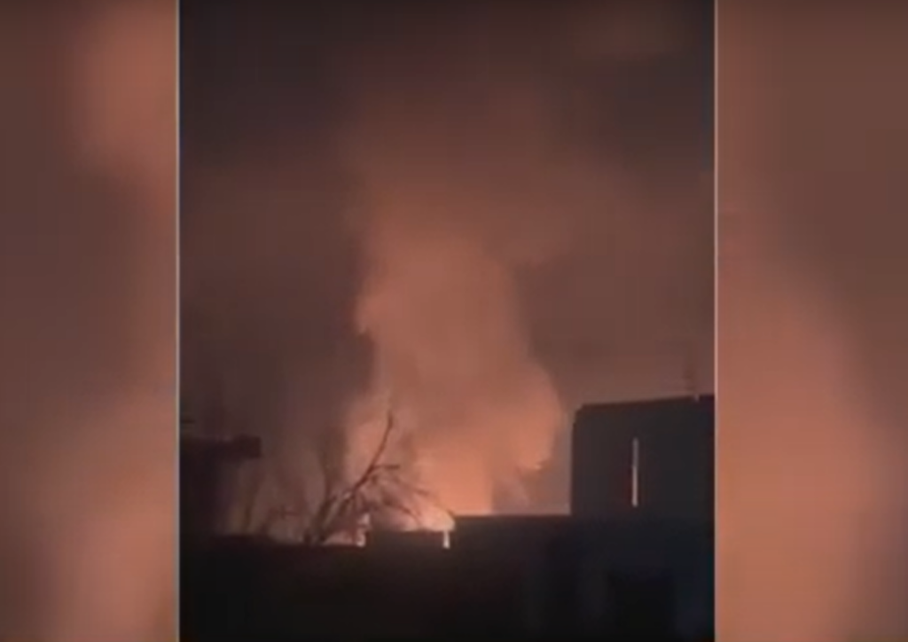 الفيديو لانفجار مستودع ذخائر على الحدود السورية اللبنانية وليس من صنعاء