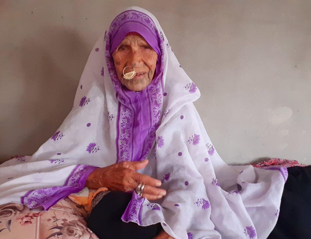 المسنة &#8220;فاطمة خلف الله&#8221; زيتونة عمرها أكبر من عمر الاحتلال