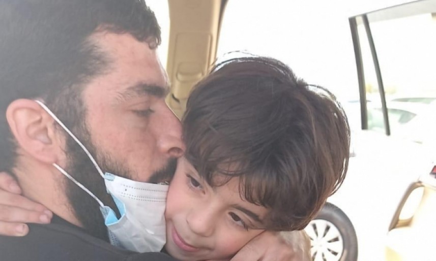 في هذا الفيديو لم يرفض الأسير المحرر معانقة "ابنته"