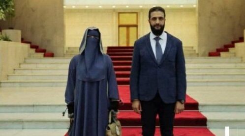 السيدة التي في الصورة ليست لزوجة أحمد الشرع