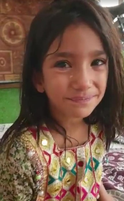هل شاهدتم فيديو الطفلة وهي تأكل الفلفل الحار؟ هذا فيديو آخر عن الموضوع