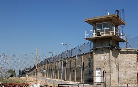 حقيقة هروب سجين أمني من سجن "رامون"